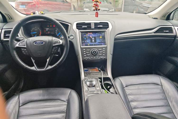 Used Ford Mondeo 2017 EcoBoost 180 Stylish Model Center Console