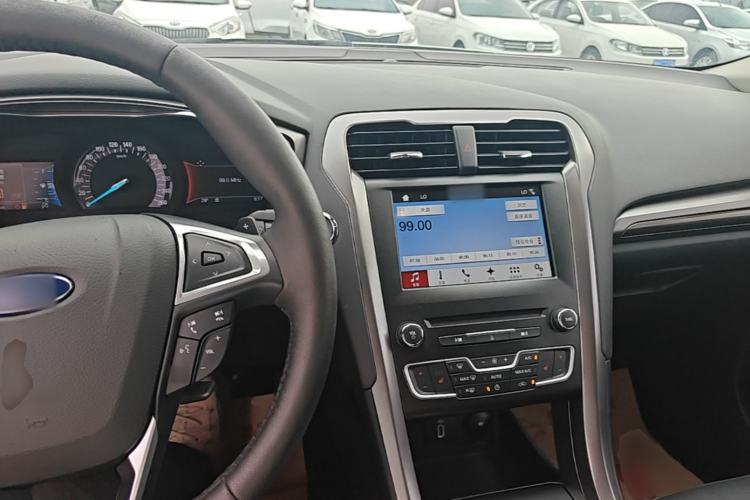 Used Ford Mondeo 2017 EcoBoost 180 Luxury Model Center Console