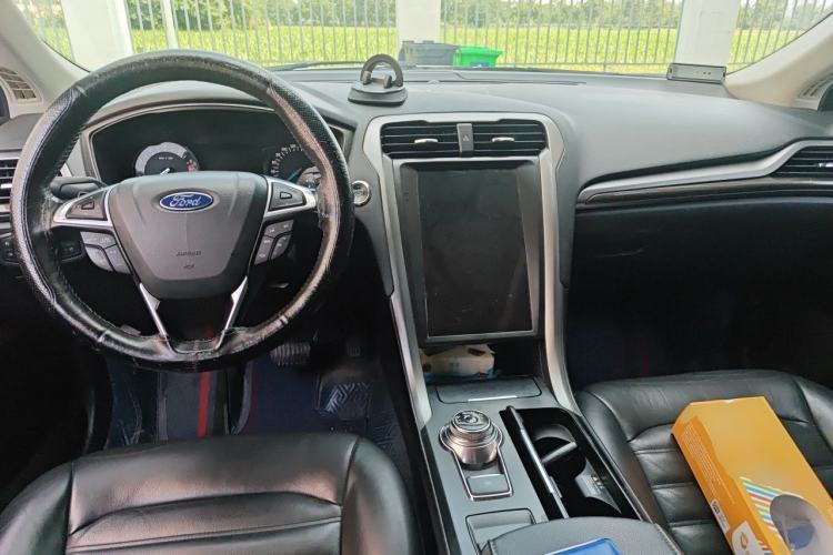 Used Ford Mondeo 2017 EcoBoost 180 Stylish Model Center Console