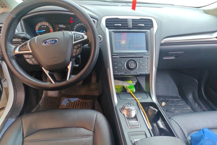 Used Ford Mondeo 2017 EcoBoost 180 Stylish Model Center Console