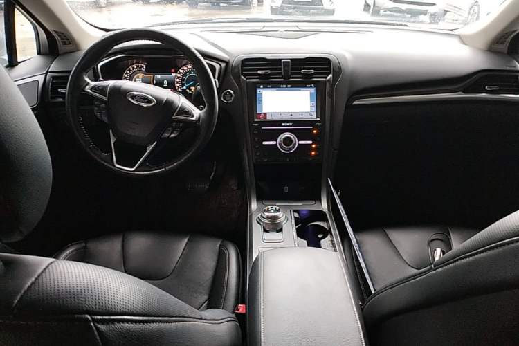 Used Ford Mondeo 2017 EcoBoost 245 Luxury Sport Model Center Console