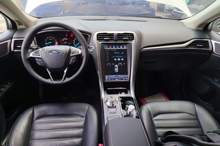 Used Ford Mondeo 2017 EcoBoost 180 Stylish Model Center Console