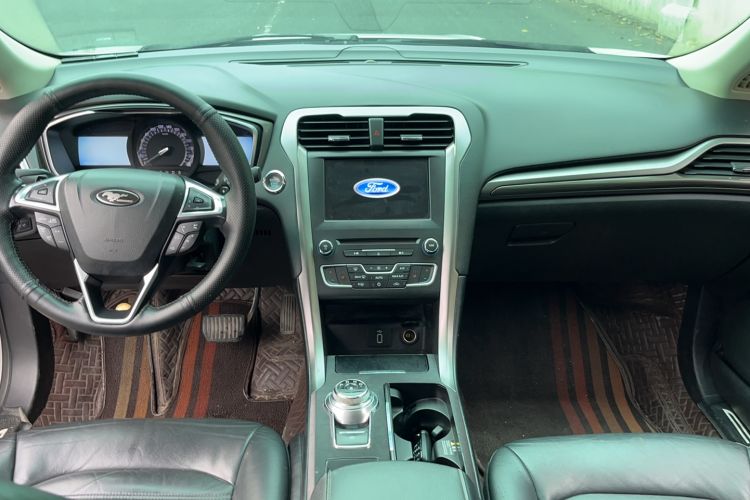 Used Ford Mondeo 2017 EcoBoost 180 Luxury Model Center Console