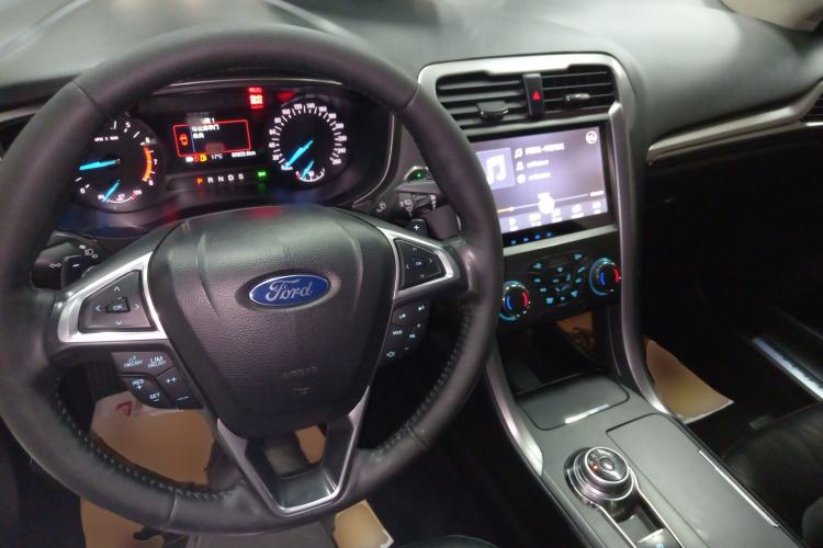 Used Ford Mondeo 2017 EcoBoost 200 Stylish Model Center Console