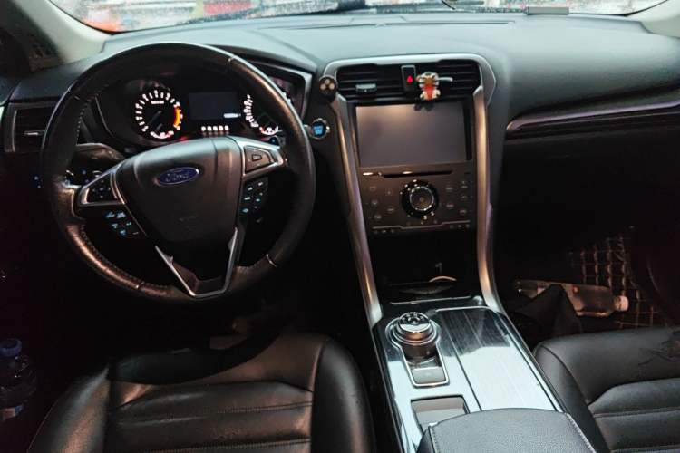 Used Ford Mondeo 2017 EcoBoost 180 Stylish Model Center Console