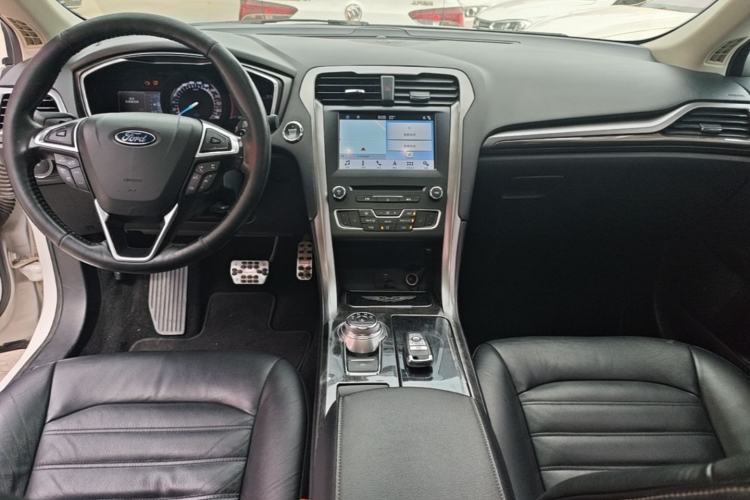 Used Ford Mondeo 2017 EcoBoost 180 Luxury Model Center Console