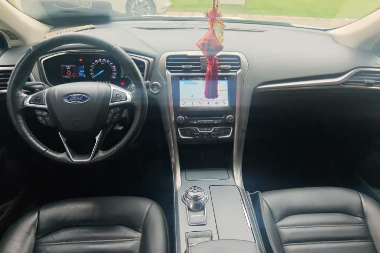 Used Ford Mondeo 2017 EcoBoost 200 Luxury Model Center Console