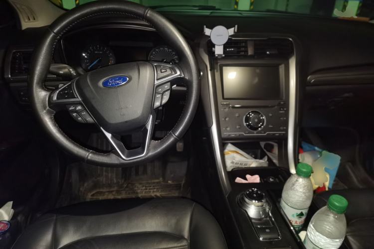 Used Ford Mondeo 2017 EcoBoost 200 Stylish Model Center Console