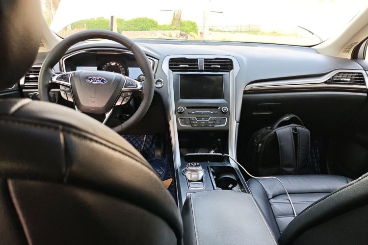 Used Ford Mondeo 2017 EcoBoost 180 Luxury Model Center Console