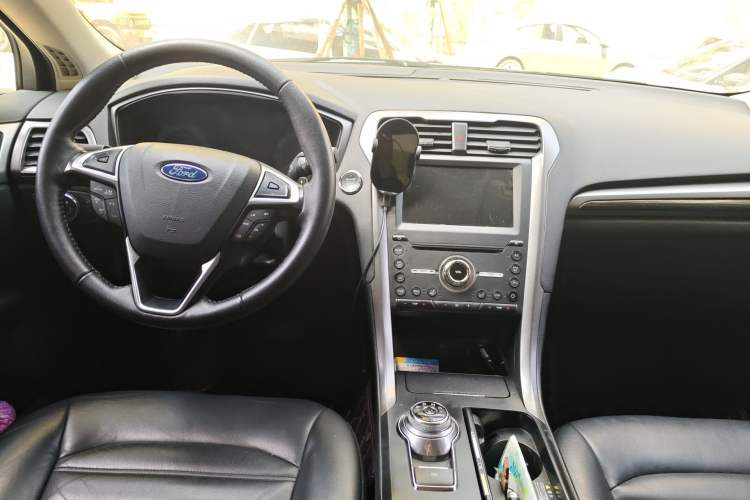 Used Ford Mondeo 2017 Facelifted EcoBoost 180 Fashion Edition Center Console