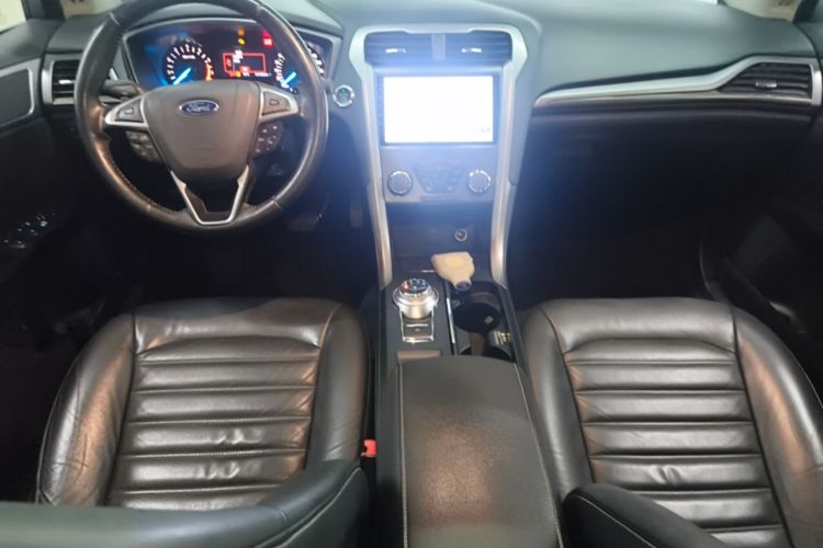 Used Ford Mondeo 2017 EcoBoost 200 Stylish Model Center Console