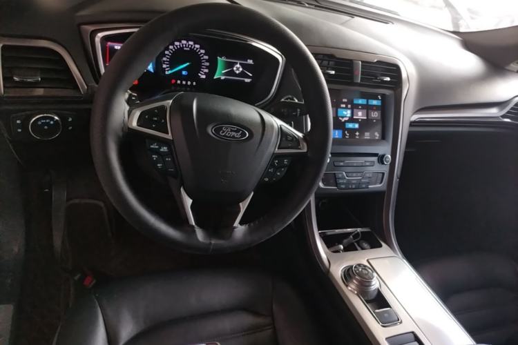 Used Ford Mondeo 2017 EcoBoost 180 Luxury Model Center Console
