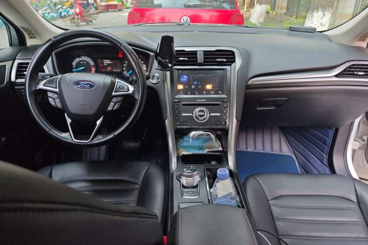 Used Ford Mondeo 2017 EcoBoost 180 Stylish Model Center Console