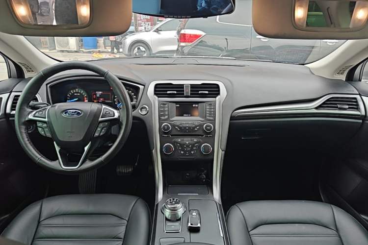 Used Ford Mondeo 2017 EcoBoost 180 Stylish Model Center Console