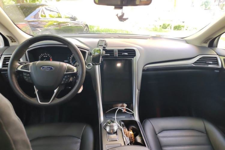 Used Ford Mondeo 2017 EcoBoost 180 Stylish Model Center Console