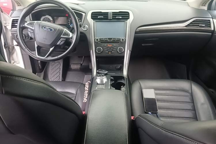 Used Ford Mondeo 2017 EcoBoost 180 Stylish Model Center Console