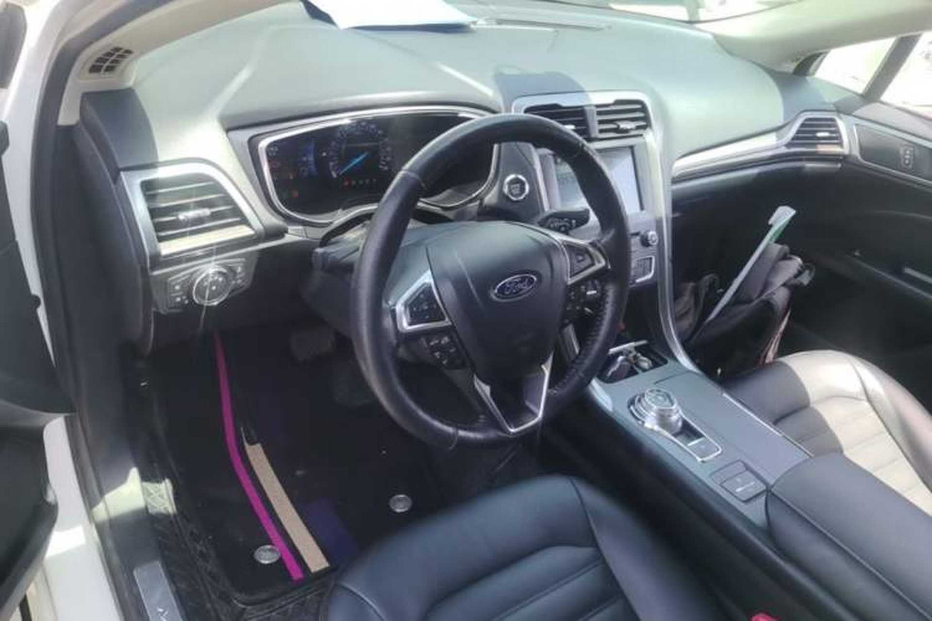 Used Ford Mondeo 2017 EcoBoost 180 Luxury Model Center Console