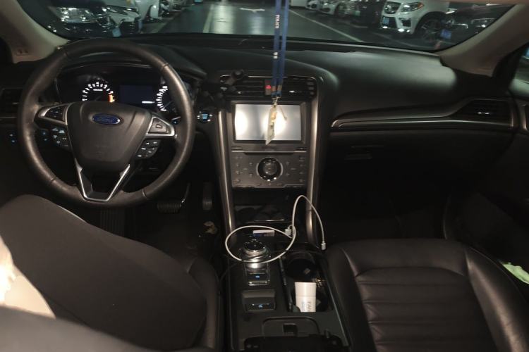 Used Ford Mondeo 2017 EcoBoost 180 Stylish Model Center Console