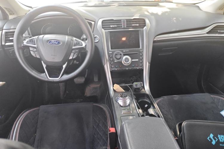 Used Ford Mondeo 2017 EcoBoost 180 Stylish Model Center Console