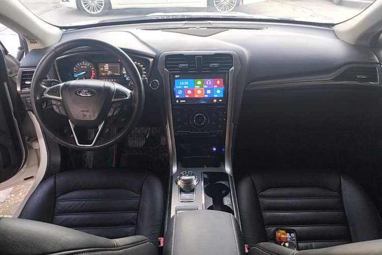 Used Ford Mondeo 2017 EcoBoost 200 Stylish Model Center Console