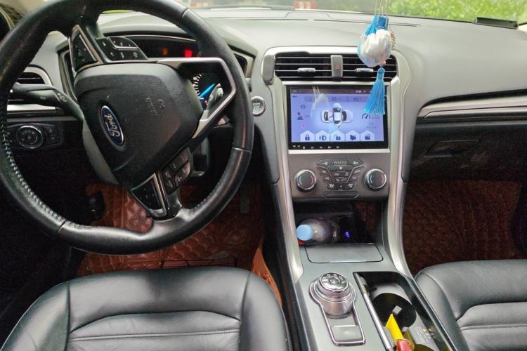 Used Ford Mondeo 2017 EcoBoost 180 Stylish Model Center Console