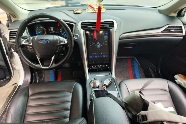 Used Ford Mondeo 2017 EcoBoost 200 Stylish Model Center Console