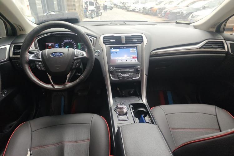 Used Ford Mondeo 2017 EcoBoost 180 Luxury Model Center Console