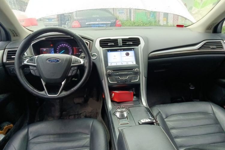 Used Ford Mondeo 2017 EcoBoost 180 Luxury Model Center Console