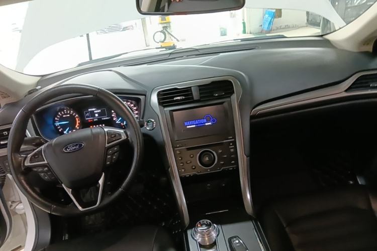 Used Ford Mondeo 2017 EcoBoost 180 Stylish Model Center Console