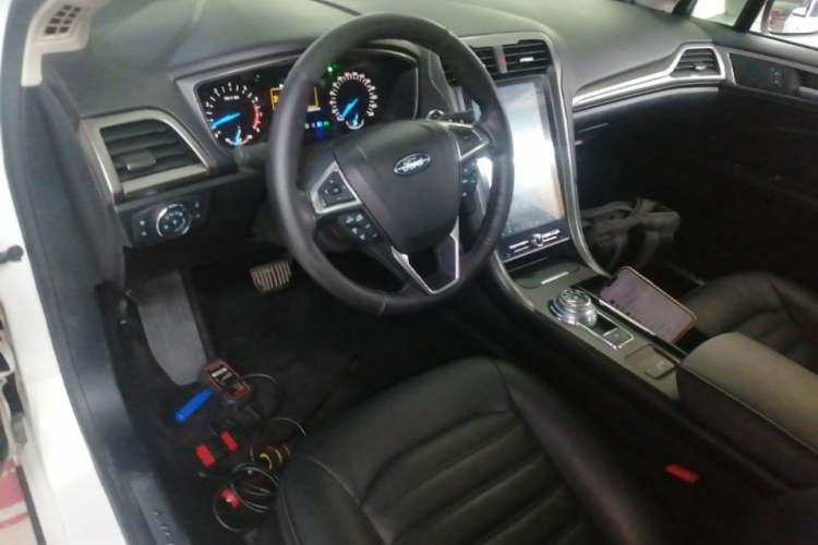 Used Ford Mondeo 2017 EcoBoost 180 Stylish Model Center Console