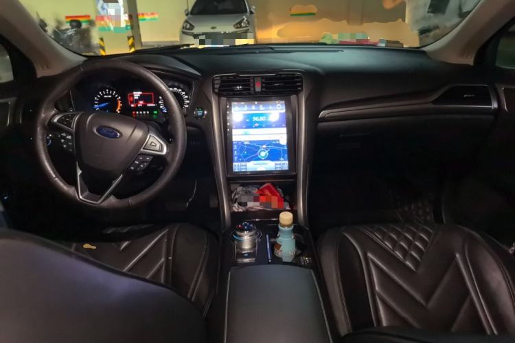 Used Ford Mondeo 2017 EcoBoost 180 Stylish Model Center Console