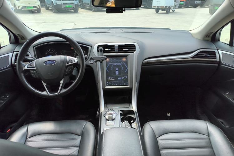 Used Ford Mondeo 2017 EcoBoost 180 Stylish Model Center Console