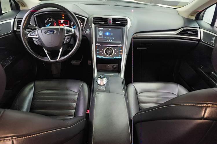 Used Ford Mondeo 2017 EcoBoost 180 Stylish Model Center Console