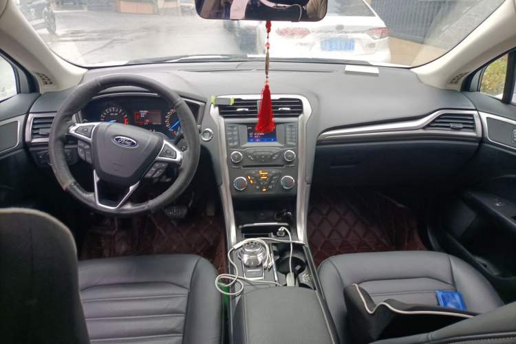 Used Ford Mondeo 2017 EcoBoost 200 Stylish Model Center Console