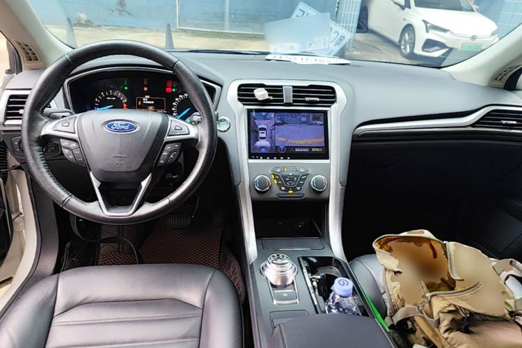 Used Ford Mondeo 2017 EcoBoost 180 Stylish Model Center Console