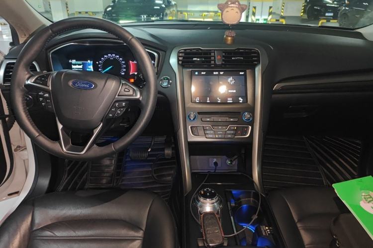 Used Ford Mondeo 2017 EcoBoost 180 Luxury Model Center Console