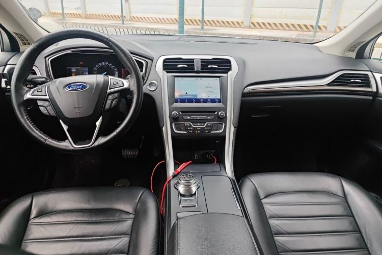 Used Ford Mondeo 2017 EcoBoost 180 Luxury Model Center Console