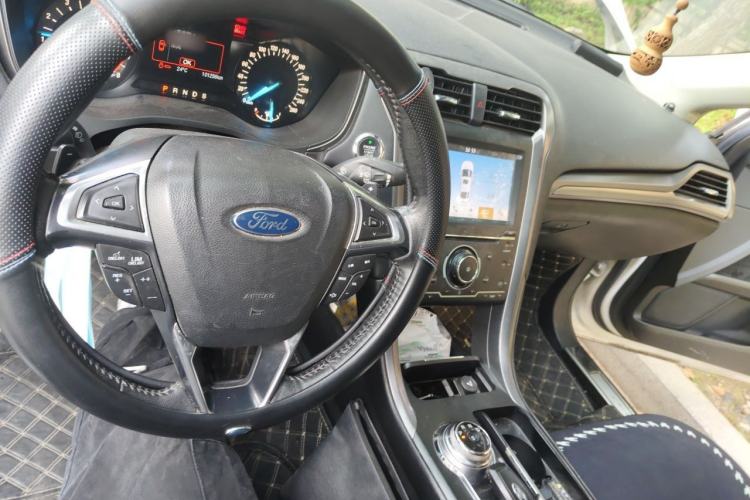 Used Ford Mondeo 2017 EcoBoost 180 Stylish Model Center Console