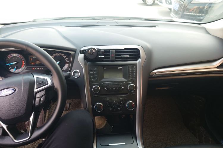 Used Ford Mondeo 2017 EcoBoost 200 Stylish Model Center Console