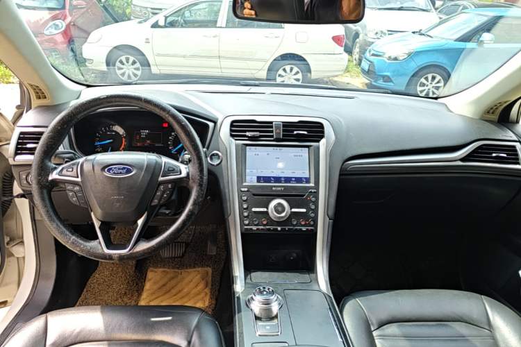 Used Ford Mondeo 2017 EcoBoost 180 Stylish Model Center Console