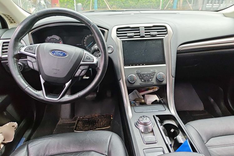 Used Ford Mondeo 2017 EcoBoost 180 Stylish Model Center Console