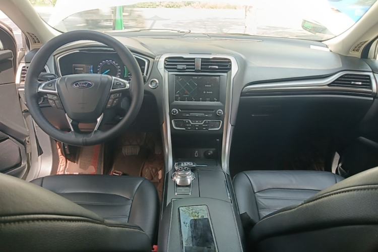 Used Ford Mondeo 2017 EcoBoost 180 Luxury Model Center Console