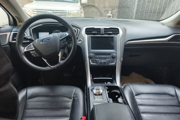 Used Ford Mondeo 2017 EcoBoost 180 Luxury Model Center Console