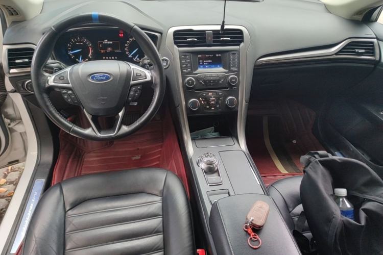 Used Ford Mondeo 2017 EcoBoost 180 Stylish Model Center Console