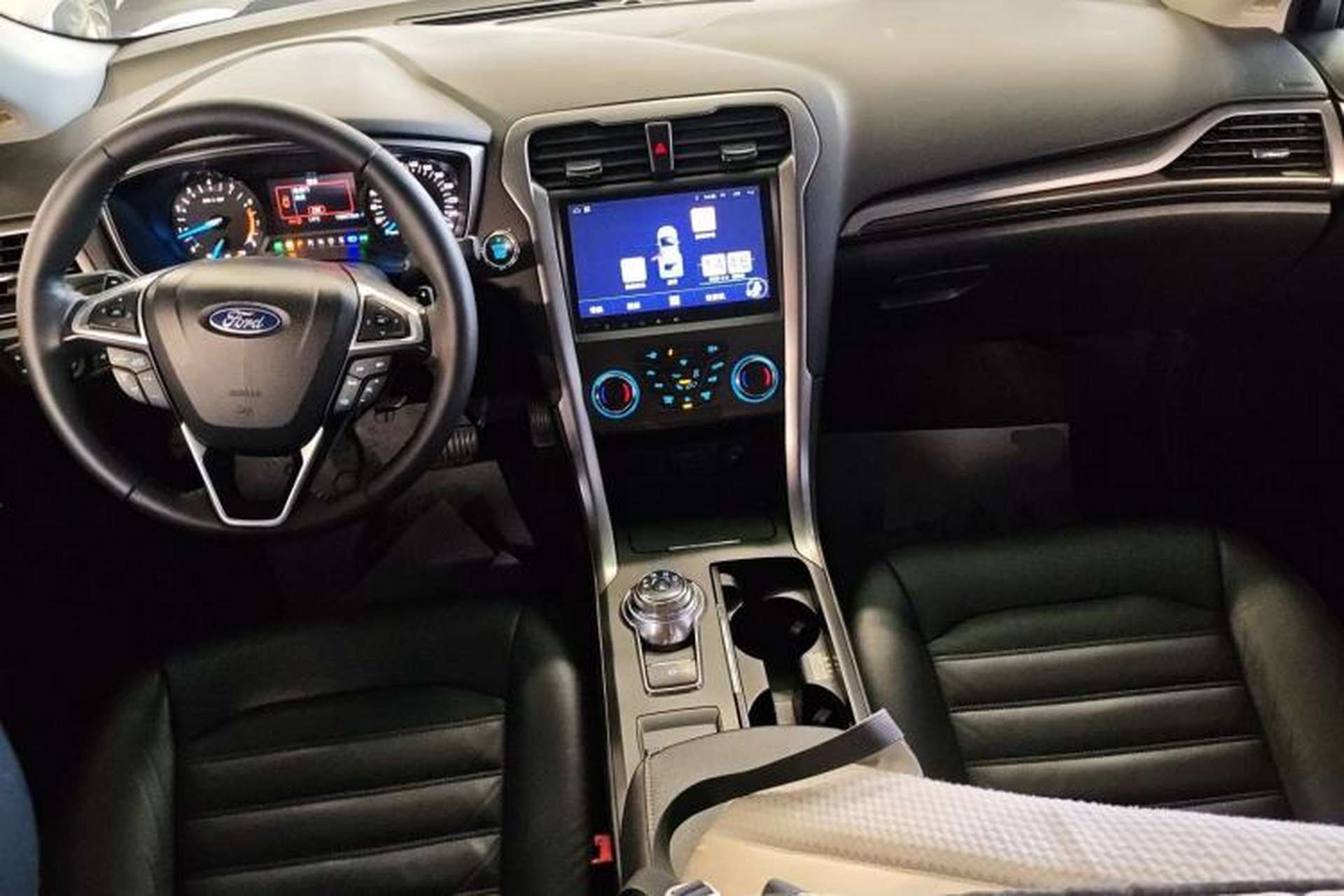 Used Ford Mondeo 2017 EcoBoost 180 Stylish Model Center Console