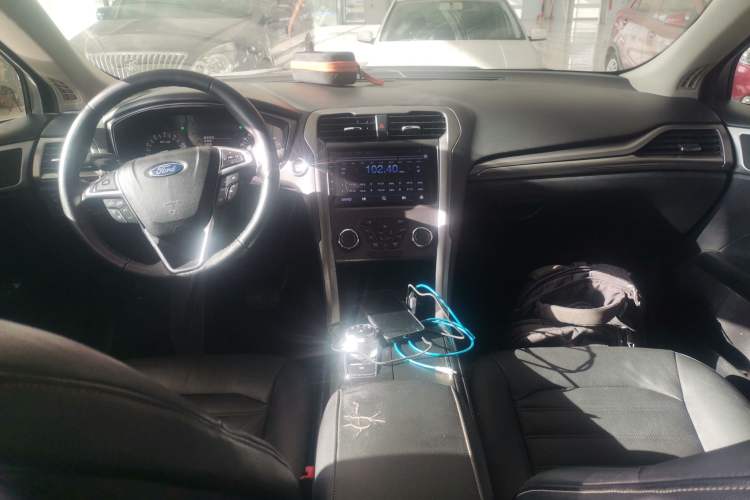 Used Ford Mondeo 2017 EcoBoost 180 Stylish Model Center Console
