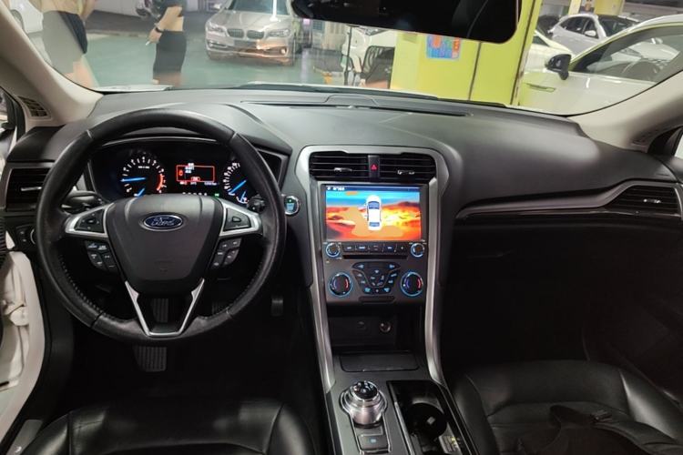 Used Ford Mondeo 2017 EcoBoost 180 Stylish Model Center Console