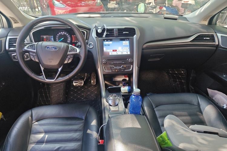 Used Ford Mondeo 2017 EcoBoost 200 Luxury Model Center Console