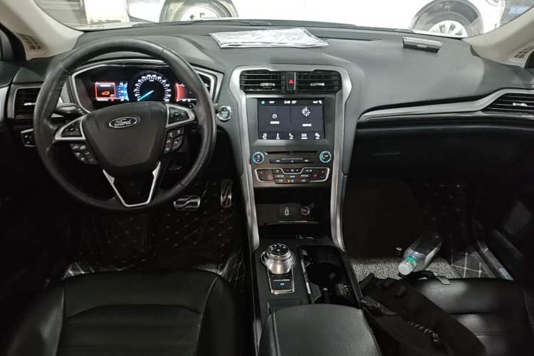Used Ford Mondeo 2017 EcoBoost 200 Luxury Model Center Console