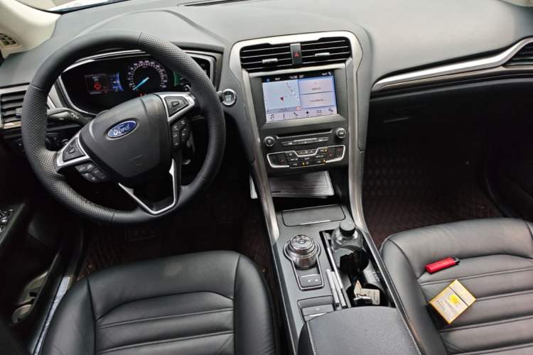 Used Ford Mondeo 2017 EcoBoost 180 Luxury Model Center Console